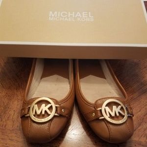 Michael Kors tan flats